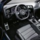 Cadru ilustrativ din interiorul mașinii VW Golf R