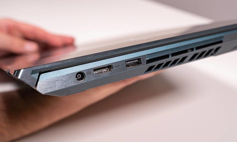 Laptopul cu doua ecrane Zenbook Pro Duo UX581