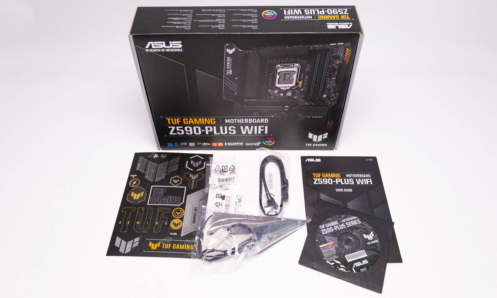 Conținutul cutiei plăcii de bază ASUS TUF Gaming Z590-PLUS WIFI