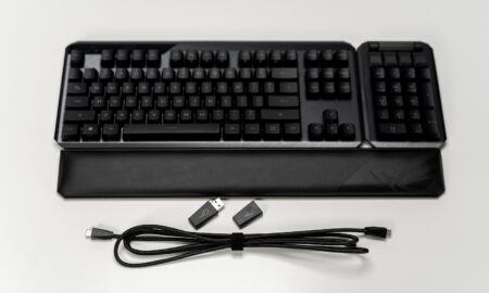 Tastatura ROG Claymore II cu palmrest, cablu, dongle și adaptor USB