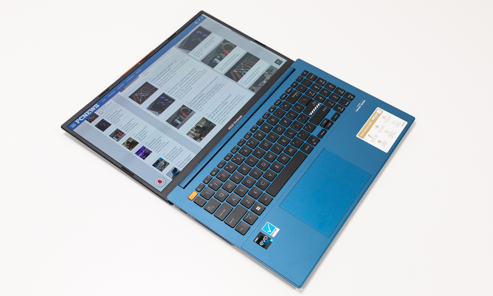 Laptop Vivobook S 15 OLED (S5504) cu ecran pliat la 180 de grade