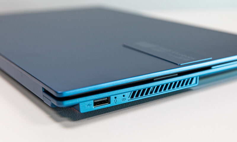 Laptop Vivobook S 15 OLED (S5504) - port USB pe stanga