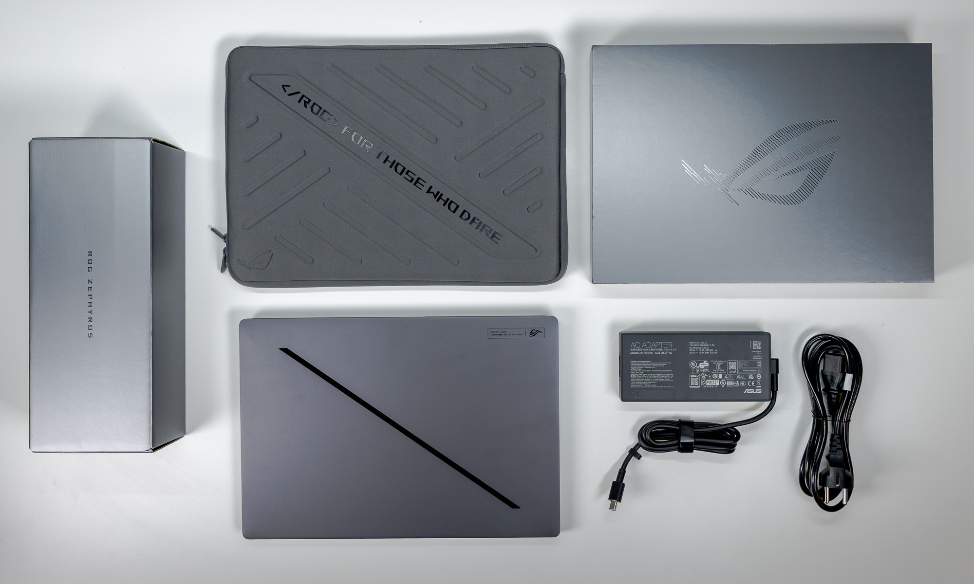 Pachetul laptopului ROG Zephyrus G16 GU606AW
